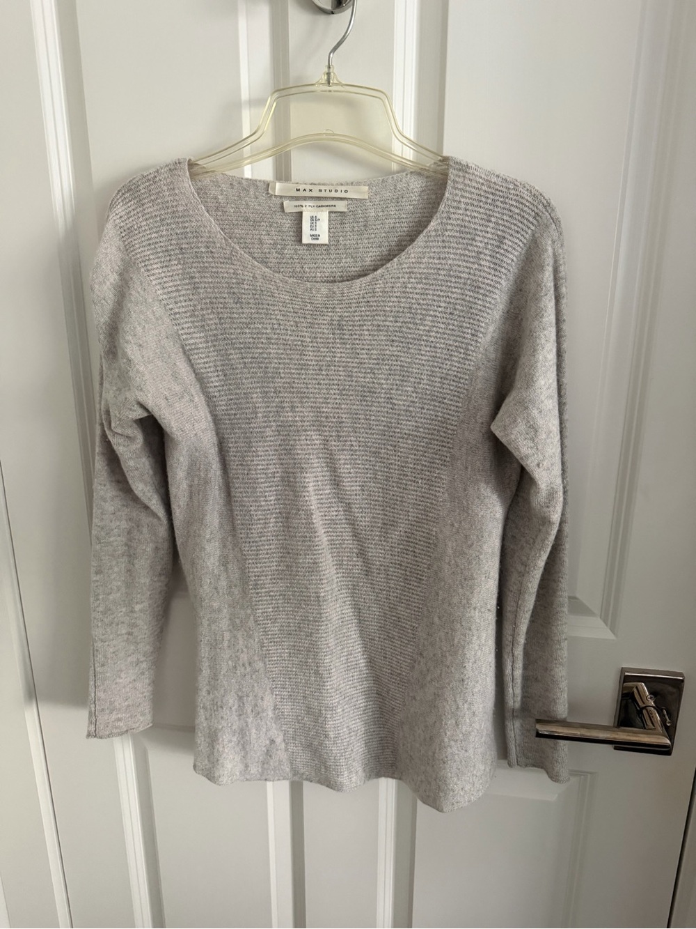 Max Studio Heather Light Gray Ribbed Crew Neck Cashmere Sweater